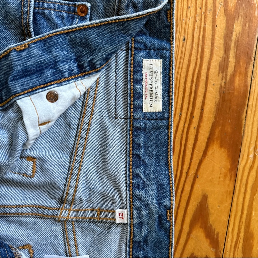 Levis Icon Skirt Medium Wash Denim Mini Button Fly Raw Hem Size 27 Jean - Picture 2 of 4